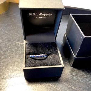 EFFY 14K White Gold, Sapphire ring. Approximately 1 CTTW blue Sapphires. Size 8